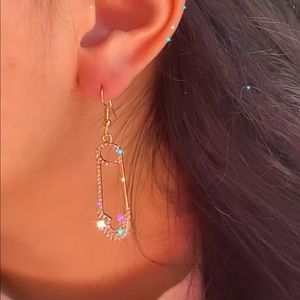 Safety pin pair of earrings,